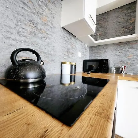 Apartstars - Zelwerowicza 11 Daire