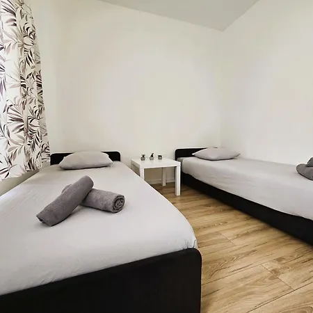 Apartstars - Zelwerowicza 11 Daire