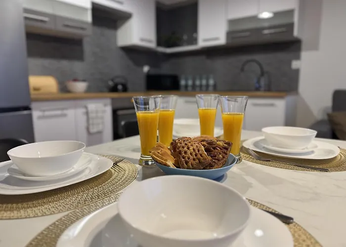 Apartman Apartstars - Zelwerowicza 11 *